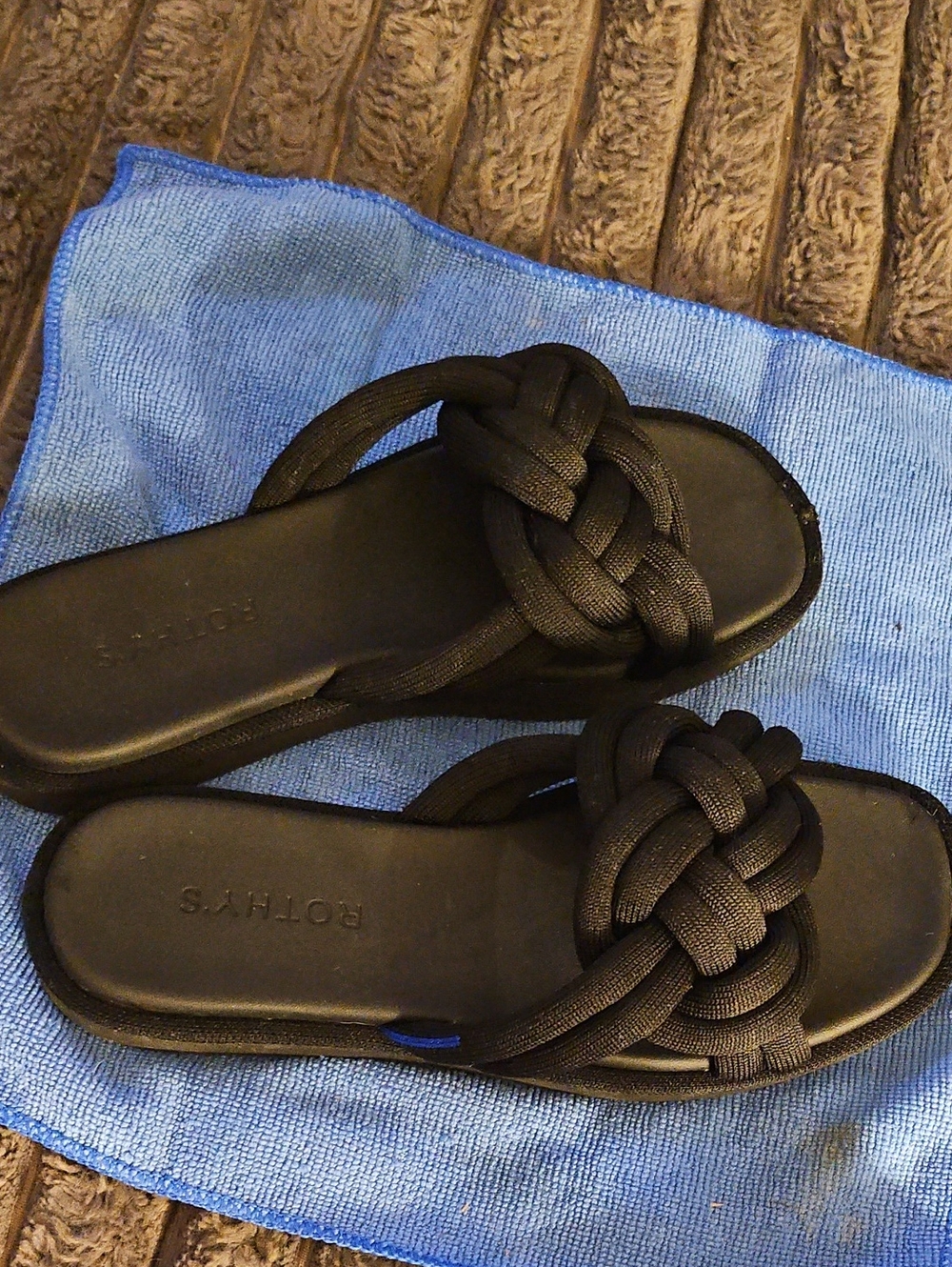 ROTHYS NEW KNOT COMFORT SANDAL!!  SIZE 7. NEW!!